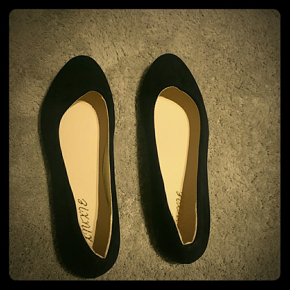 Black dress flats